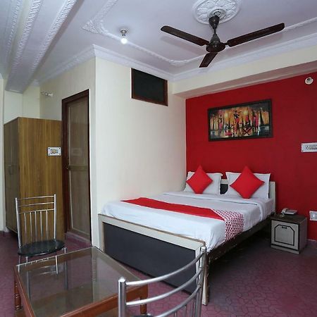 Oyo 39830 Hotel Esquire Meerut Exterior foto
