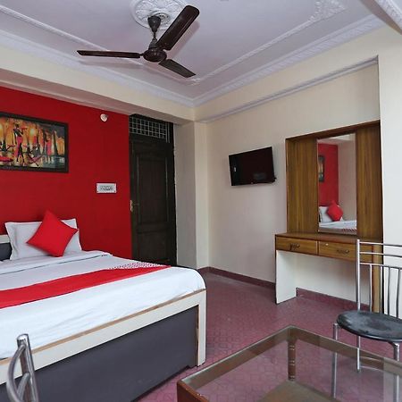 Oyo 39830 Hotel Esquire Meerut Exterior foto