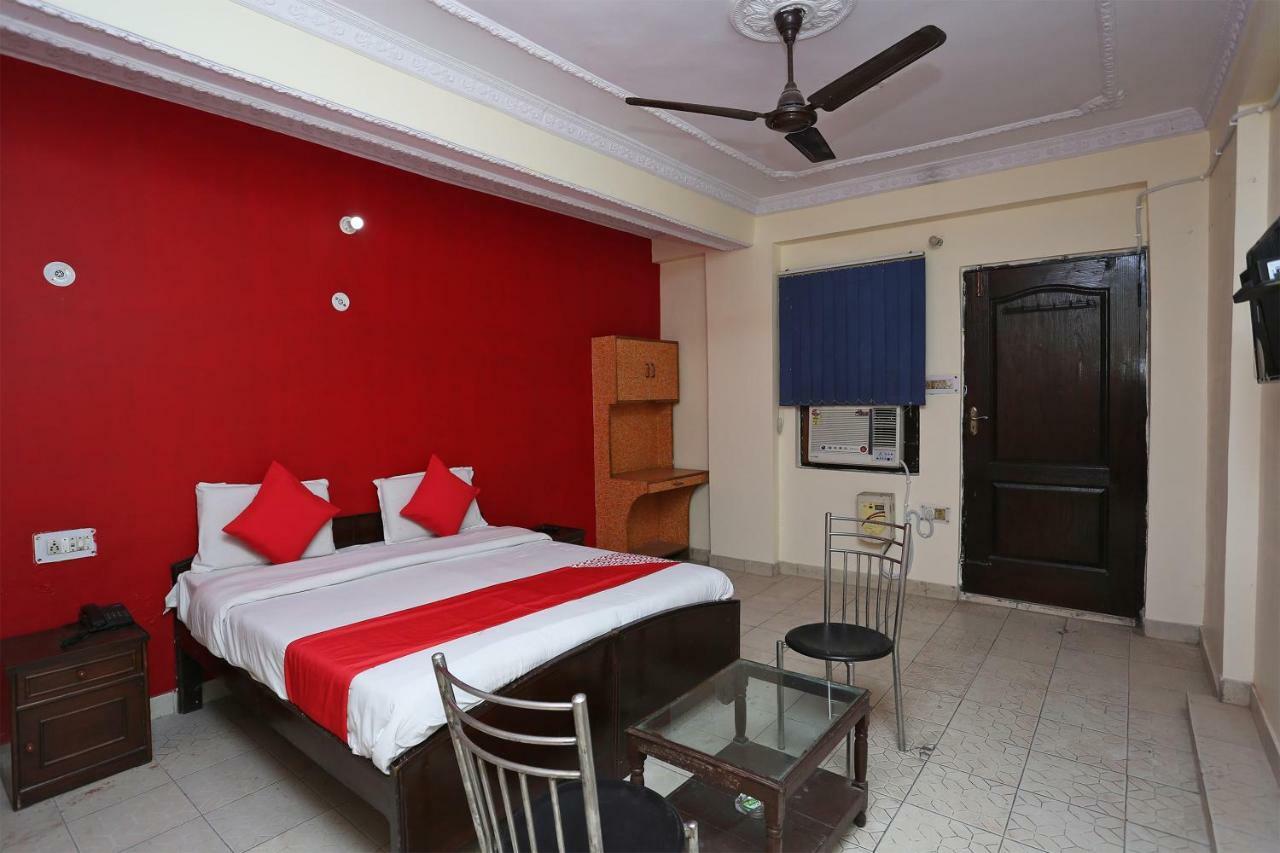 Oyo 39830 Hotel Esquire Meerut Exterior foto