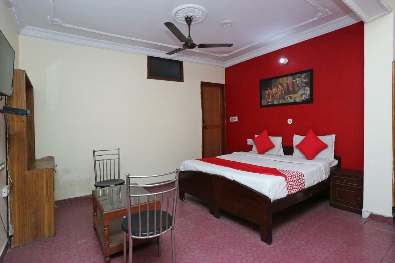 Oyo 39830 Hotel Esquire Meerut Exterior foto