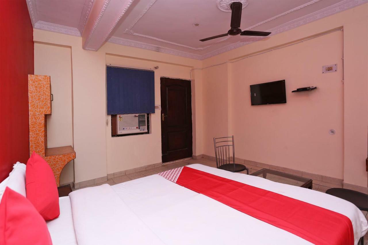 Oyo 39830 Hotel Esquire Meerut Exterior foto
