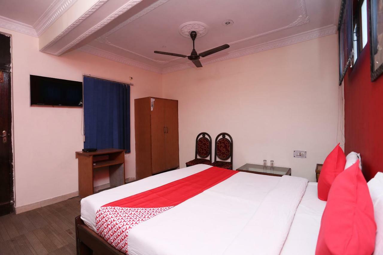 Oyo 39830 Hotel Esquire Meerut Exterior foto