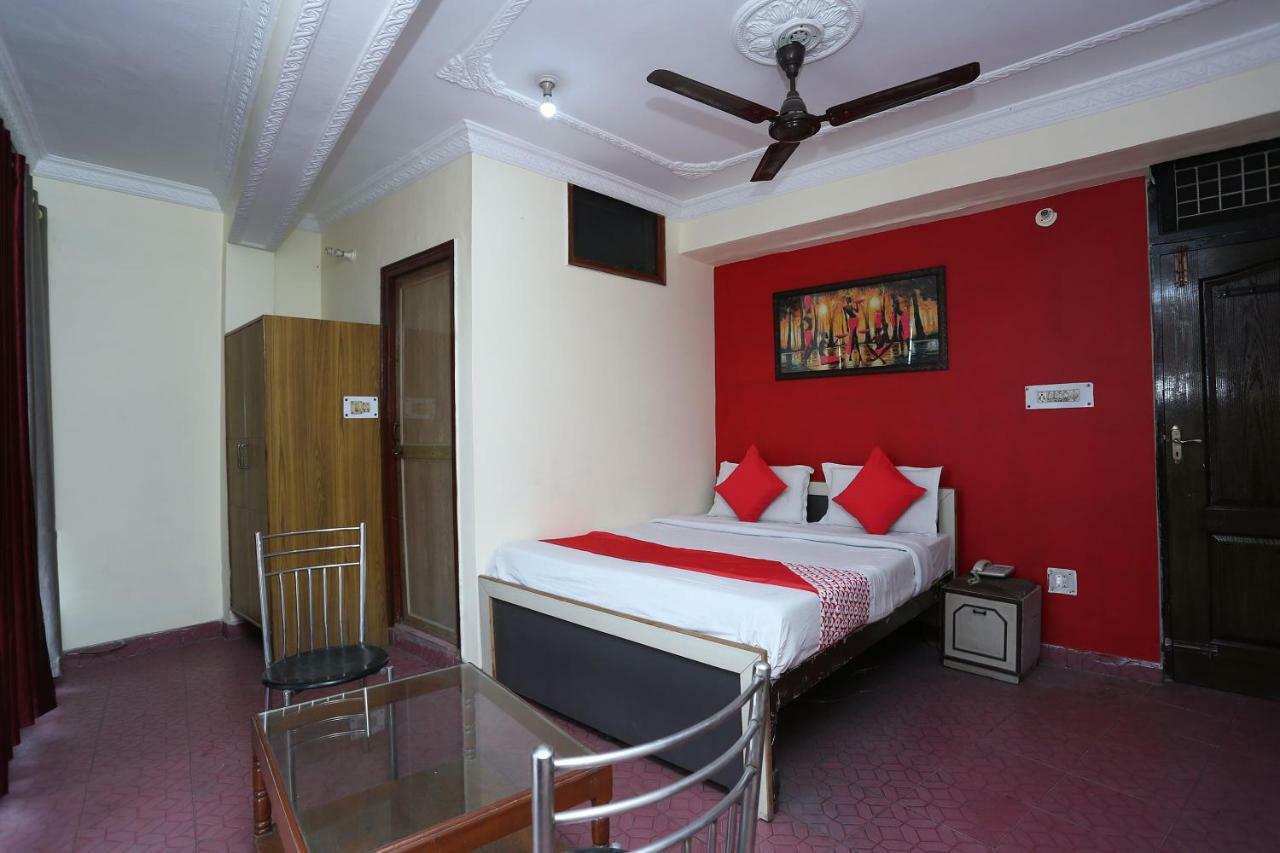Oyo 39830 Hotel Esquire Meerut Exterior foto