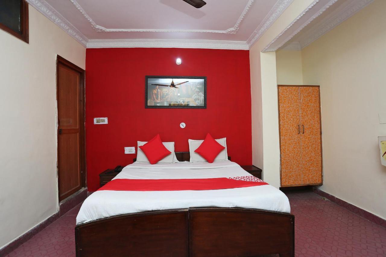 Oyo 39830 Hotel Esquire Meerut Exterior foto