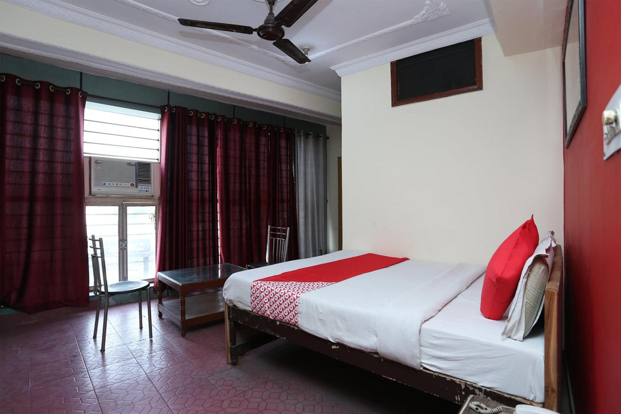 Oyo 39830 Hotel Esquire Meerut Exterior foto